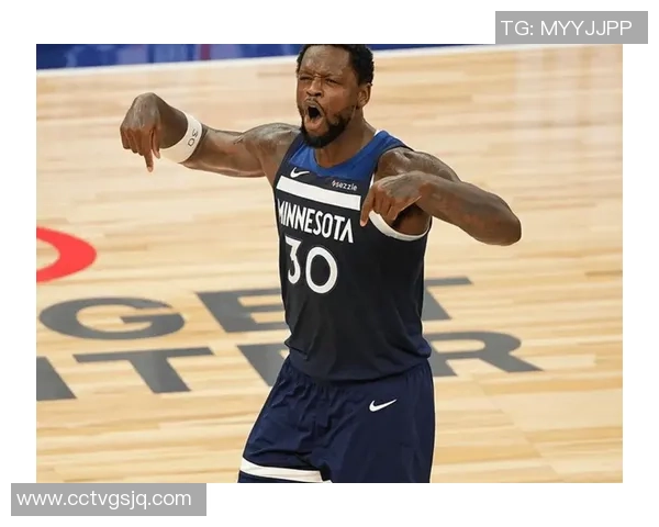 足球巨星辫子造型惊艳亮相赛场引发球迷热议与模仿潮流